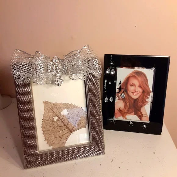 Set of two 5 by 7 picture frames - Picture 1 of 7